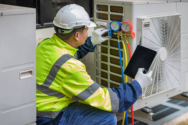 Professional Hvac technician working in Washington, DC